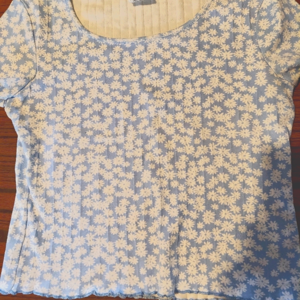 NWOT Floral cropped top